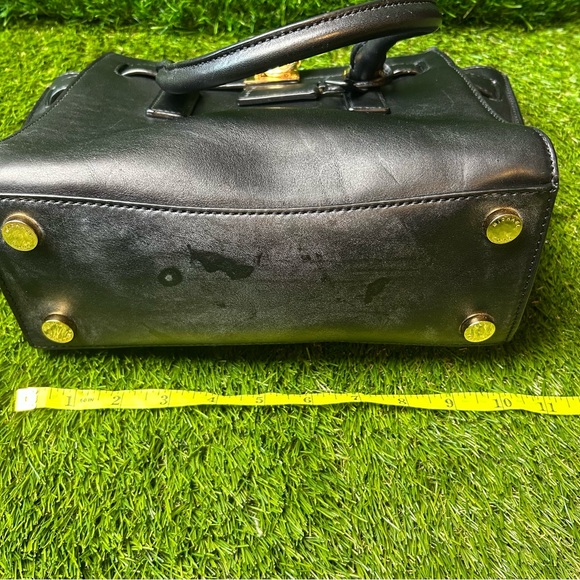 Michael Kors Black Leather Satchel with Modern Silhouette - Picture 4 of 7